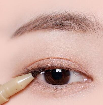 新手日系眼妆画法教程!化妆师教学画桥本环奈的无辜感眼妆,眼睛超放大会撒娇!